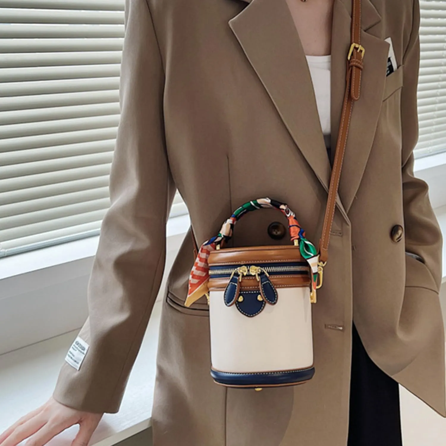 Colorblock Bucket Bag for Women Summer Niche Design Cylinder Bag Leather Bucket Handbag Fashionable Crossbody Bag