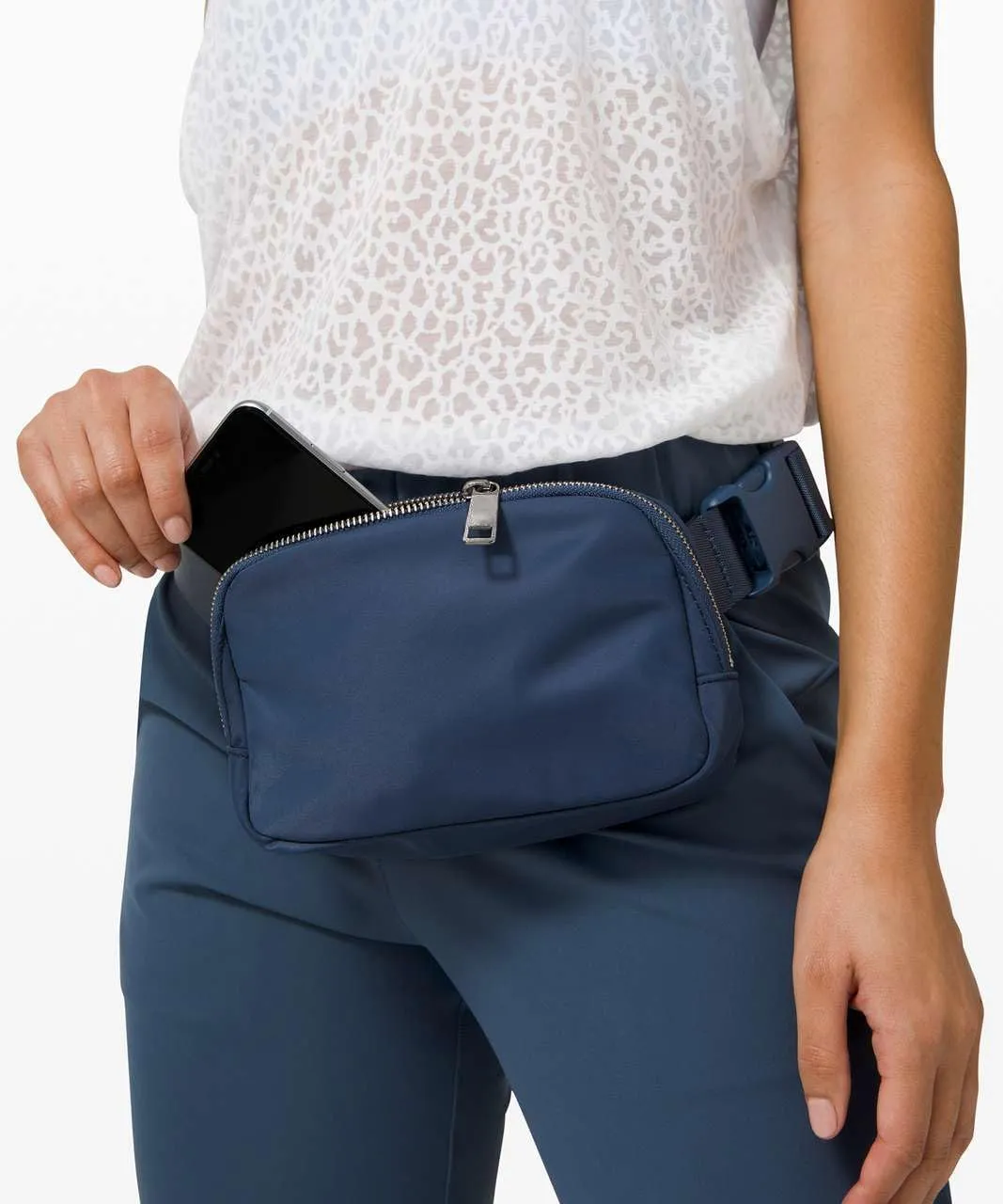 Fanny Pack Cross Body Bag Small Crossbody Bags for Women Men Trendy Nylon Waterproof Mini Purse Travel Running Belt Bag Lulu Dupes Bum Hip Chest Waist Pack Side Bag Must Have Dark Blue