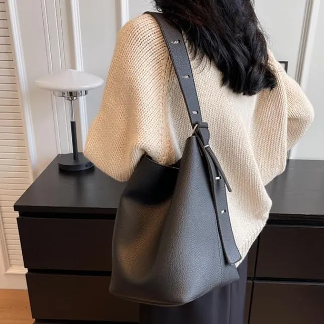 Leather Bucket Tote Bag for Women Hobo Bags Slouchy Shoulder Bag Bucket Bags for Women Trendy Handbag (Black)