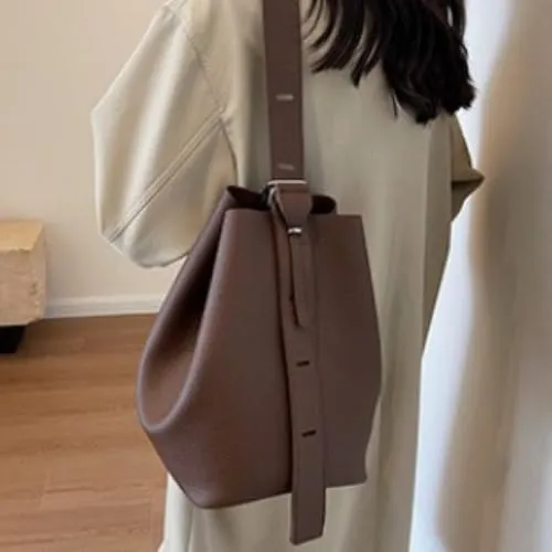Leather Bucket Tote Bag for Women Hobo Bags Slouchy Shoulder Bag Bucket Bags for Women Trendy Handbag (Coffee)