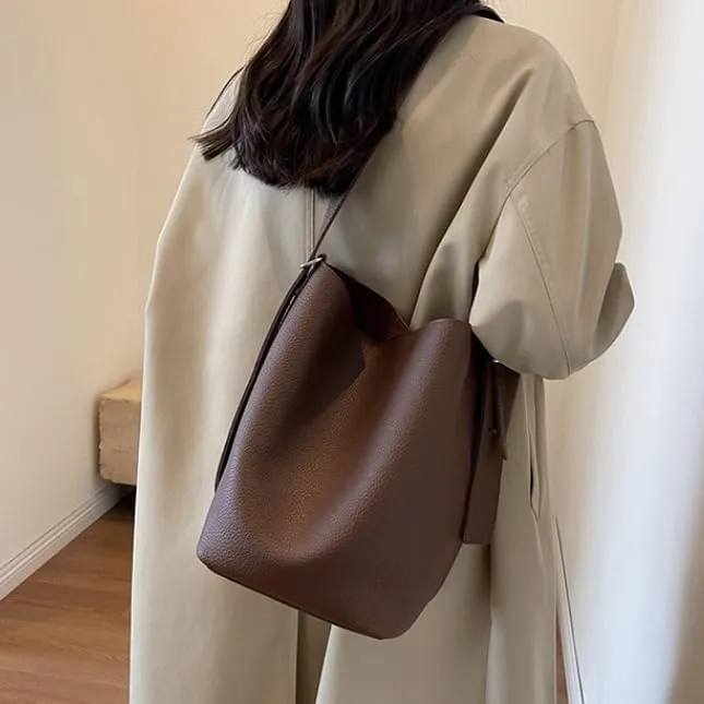 Leather Bucket Tote Bag for Women Hobo Bags Slouchy Shoulder Bag Bucket Bags for Women Trendy Handbag (Coffee)