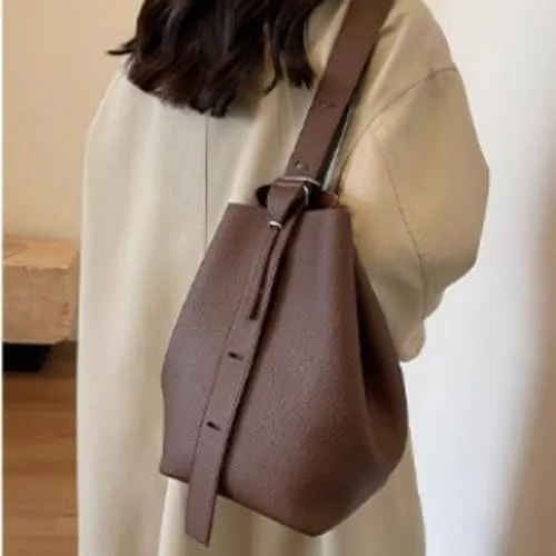 Leather Bucket Tote Bag for Women Hobo Bags Slouchy Shoulder Bag Bucket Bags for Women Trendy Handbag (Coffee)