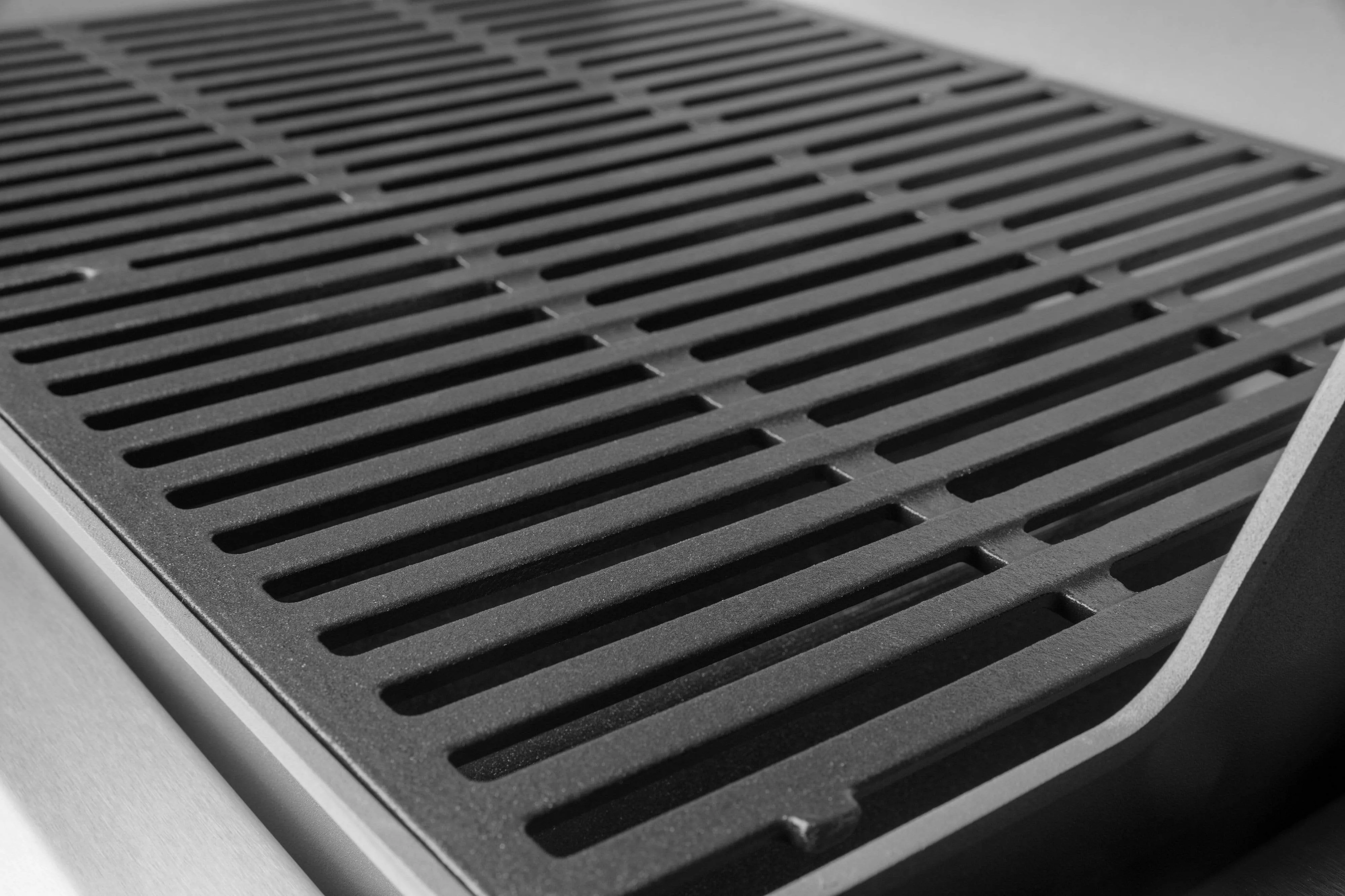 Weber Spirit E-315 3-Burner BBQ in Black with Cast-Iron Cooking Grates