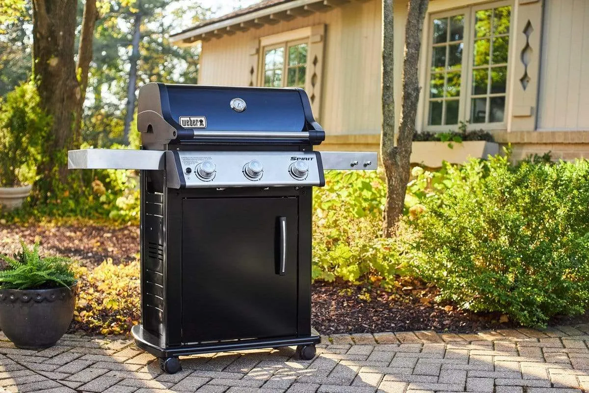 Weber Spirit E-315 3-Burner BBQ in Black with Cast-Iron Cooking Grates